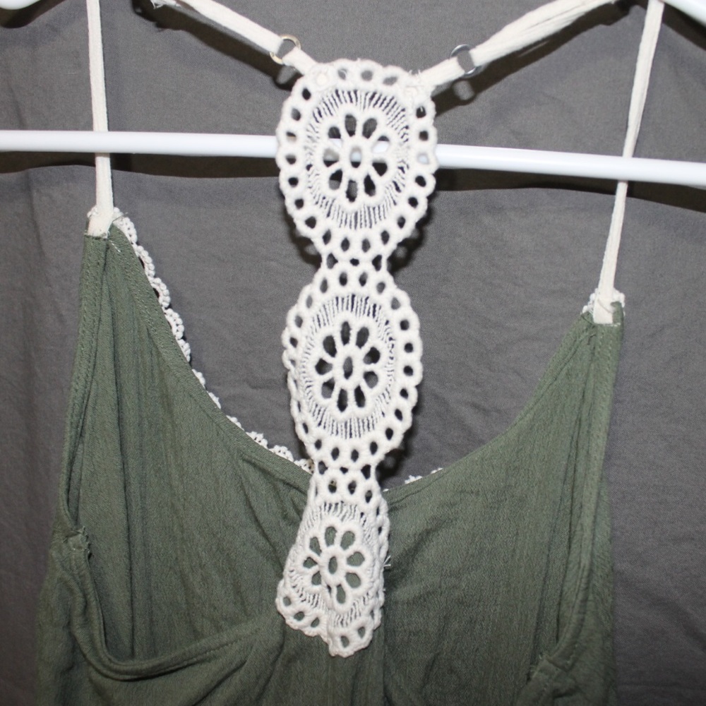HOLLISTER GREEN HALTER TANK TOP SIZE MEDIUM